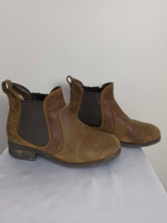 UGG Shoes - UGG Tan Leather Ankle Chelsea Boots Sz 7US